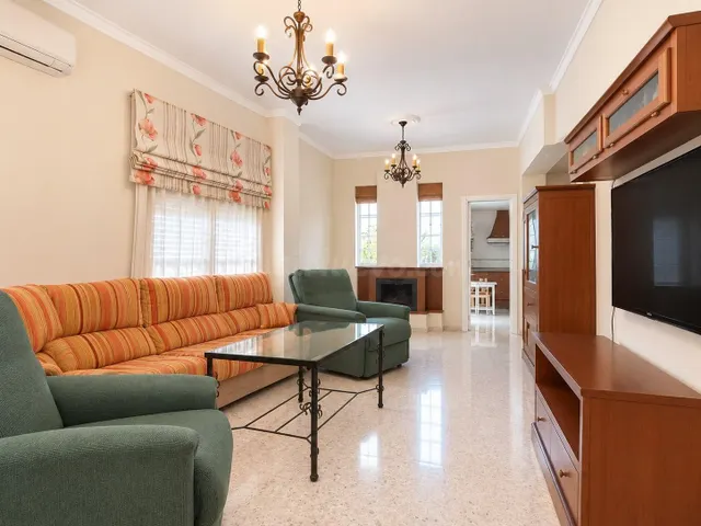 Encantadora Casa en Oromana, Alcala de Guadaira por solo €210,000 — 2