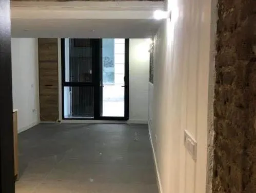 Planta baja a la venta ideal para inversores en El Raval, Barcelona — 4