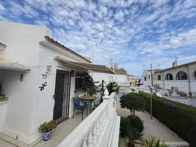 BUNGALOW PLANTA ALTA EN URBANIZACION CERRADA CON PISCINA COMUNITARIA — 6