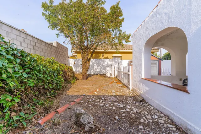 CASA CON AMPLIO JARDÍN EN CANTARRANAS — 18