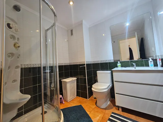 Piso familiar con Garaje, Trastero y Piscina en El Pinillo, a 800 Metros del Mediterráneo — 31