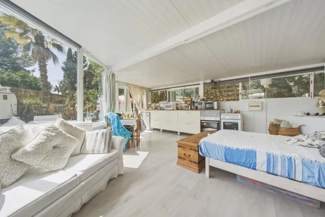Casa con piscina y gran privacidad en parcela de 1.000 m2 — 23