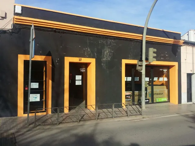 LOCAL COMERCIAL AMPLIO ZONA DE PASO — 3