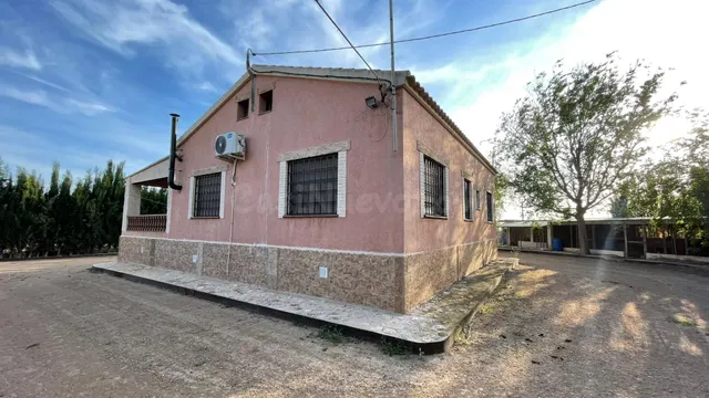 CASA CON TERRENO EN EL ESCOBAR - foto 3