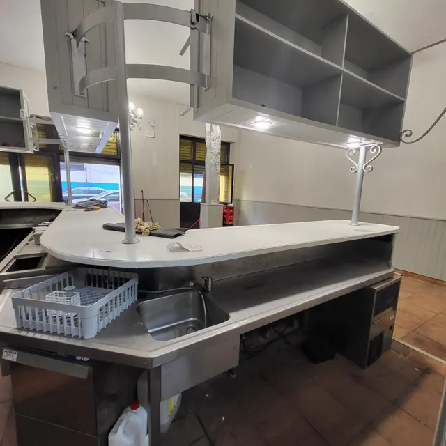 SE VENDE BAR EN LA CASILLA — 8