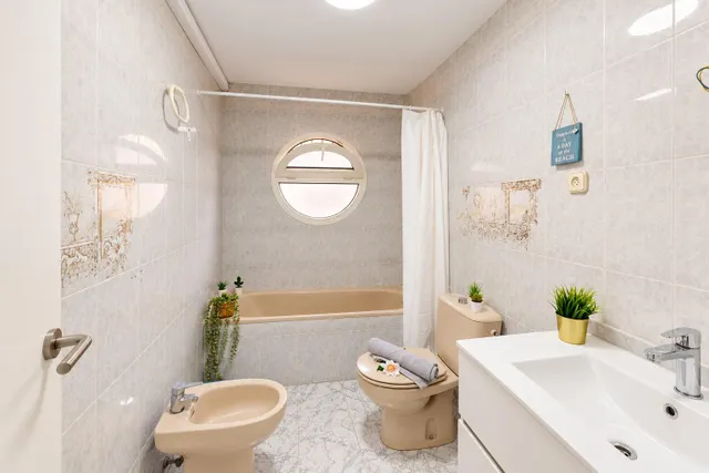 Espacioso piso en Canteras con gran dormitorio principal en suite, patio y plaza de garaje. Cartagena — 36