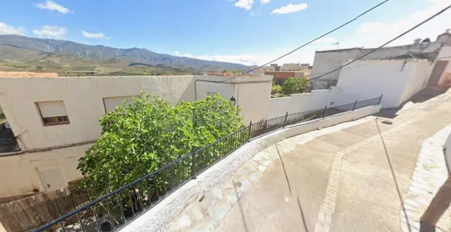 Se vende casa OKUPADA en Calle Carretera 25 de Las Tres Vill