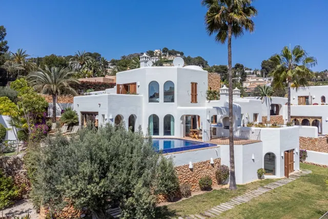 Villa de Estilo Finca Mediterránea con Vistas al Mar en Mora
