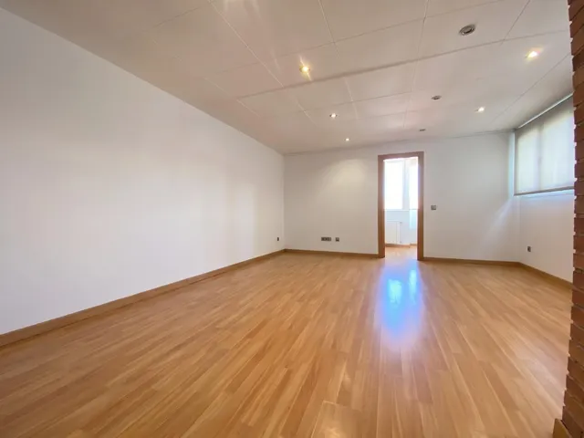 ÁTICO EXTERIOR CON TERRAZA, LUZ NATURAL Y PRIVACIDAD EN L’HOSPITALET — 14