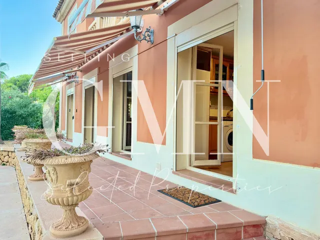Un pequeño palacete con vistas al mar mediterráneo en Finestrat — 31