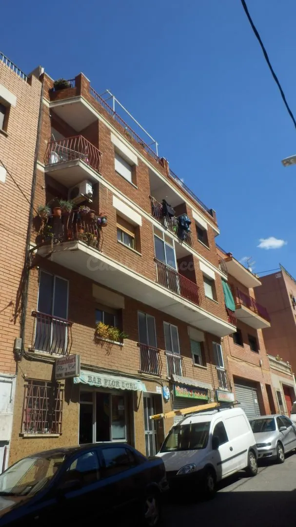 Se vende Piso OKUPADO en Flor I Cel 13 Santa Coloma de Grame - foto 3
