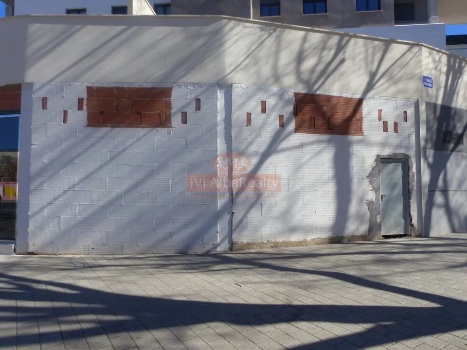 LOCAL SEMIACONDICIONADO PARA CUALQUIER TIPO DE NEGOCIO