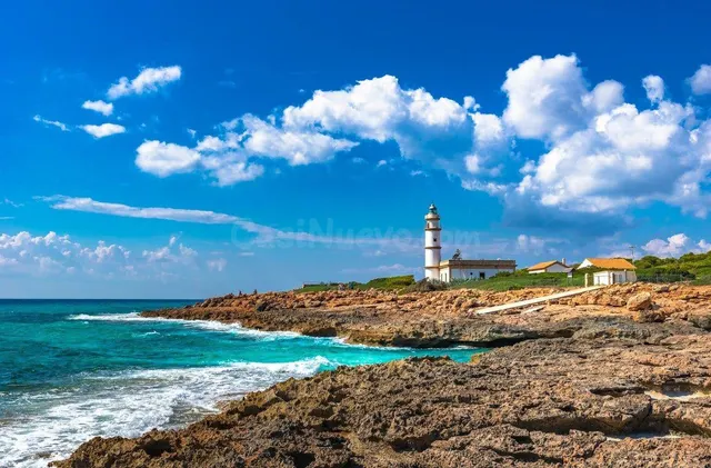 CHALET ADOSADO EN VENTA EN SES SALINES, MALLORCA.
