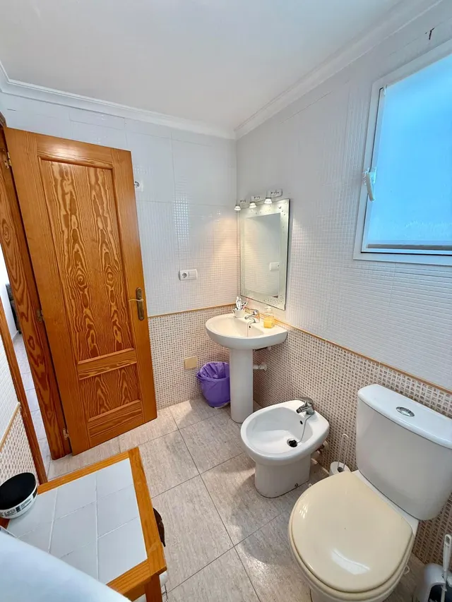 Ático con piscina comunitaria, Alicante, Torrevieja. 2 habitaciones | 63 m2 | A 100 metros del mar — 9