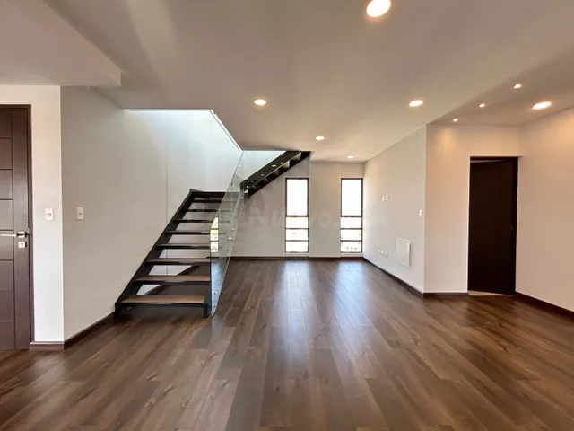 Dúplex 4 habitaciones 426m² en alquiler - Sarco