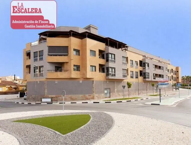 Local de obra 1930m2, ubicado en periferia — 2