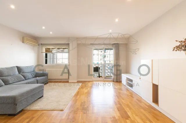 Comprar piso reformado con garaje junto a Plaza Xúquer - foto 2