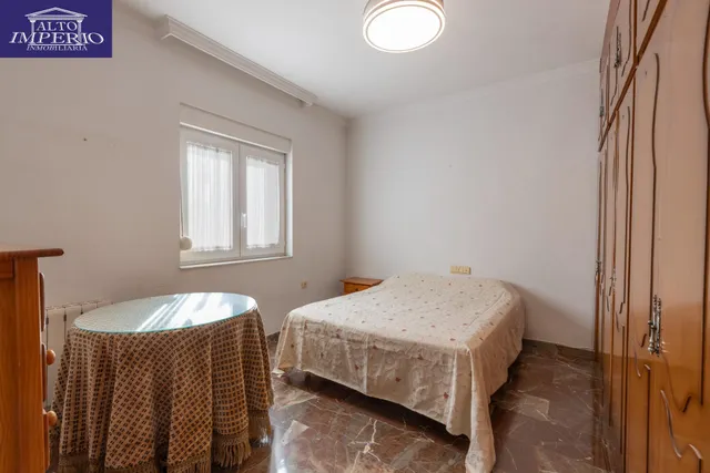 Casa en esquina en venta en Las Gabias — 48