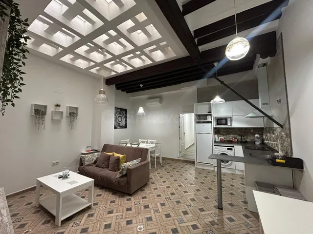 ¡Reforma de diseño con carácter y encanto junto a la Plaza d