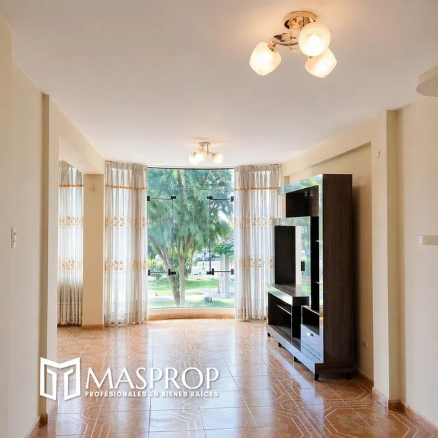 CASA DE 3 PISOS EN VENTA – CONJ. HAB. LAS BUGANVILLAS | CERC
