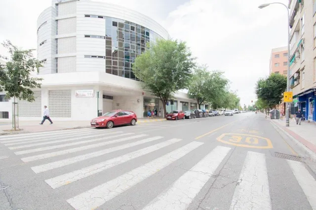 Se vende plaza de aparcamiento cerrada junto Alhamar — 15
