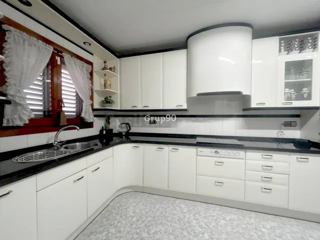 GRAN CASA EN VENTA EN EL CENTRO DE LA BORDETA: ESPACIO, COMO - foto 4