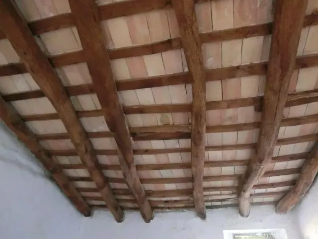 Finca de aprox 67 hectàreas. Con dos casas principales para reformar — 46