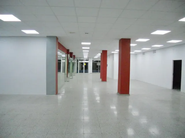 LOCAL EN UNA UBICACIÓN INMEJORABLE — 6