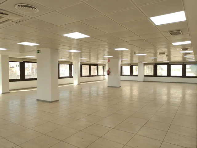 CUZCO-ORENSE , 460m2, exterior con 3 fachadas a la calle muy
