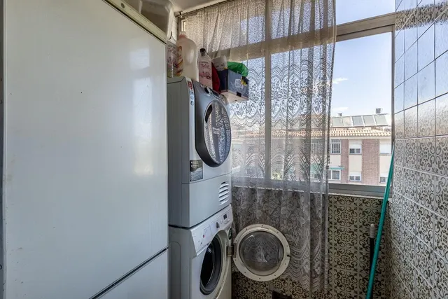 Traumatología (zona). Piso 4 dormitorios, 2 baños. Calefacción central. Plaza de aparcamiento y trastero. — 19