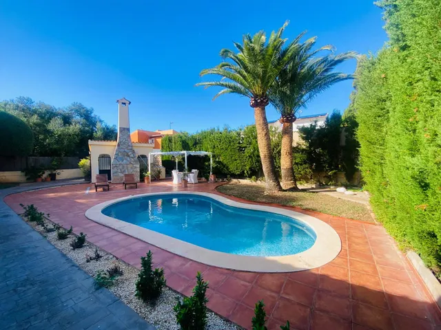 Encantadora casa en Bahia Grande, Llucmajor, con piscina, jardín mediterráneo y terrazas cubiertas — 28