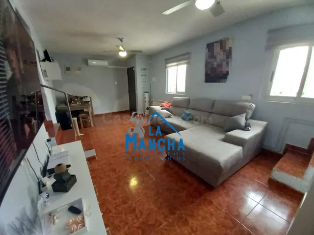 INMOBILIARIA LA MANCHA VENDE CASA INDEPENDIENTE TOTALMENTE R