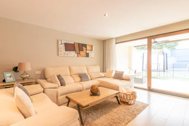 ¡Descubre el hogar de tus sueños en este espectacular chalet independiente! — 43