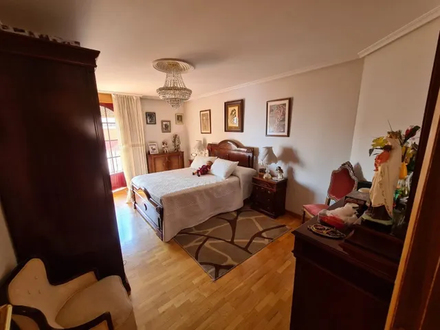 SE VENDE  PISO AMUEBLADO, 132 M2 EN LA BAÑEZA, 3 HAB., 2 BAÑOS, TERRAZA, ASCENSOR., — 17