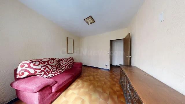 Piso de 59m2 con PLAZA DE GARAJE. Distribuido en tres dormitorios, salón, cocina y baño — 4