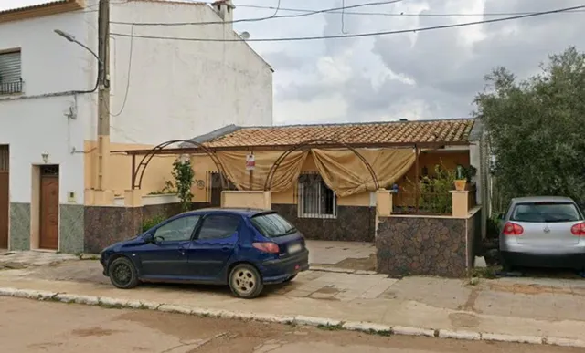 Venta de Casa adosada sin posesión (no visitable) en La Roda