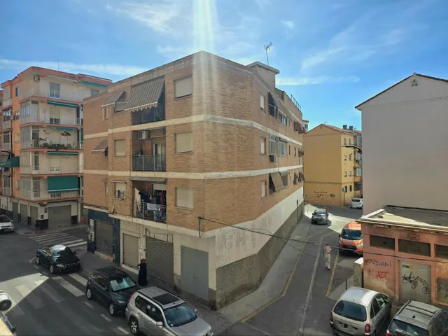 Luminoso piso  con ascensor en el Zaidín, ¡ideal para inversores! — 11