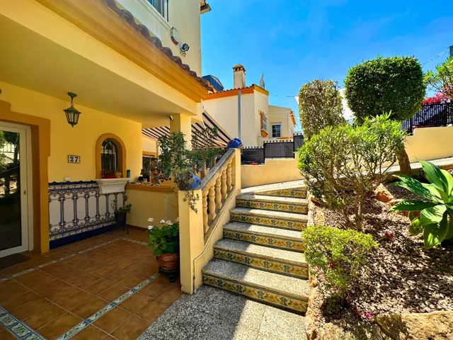Villa de 3 dormitorios 3 baños en Orihuela Costa  ( Campo de golf Las Ramblas ) — 6