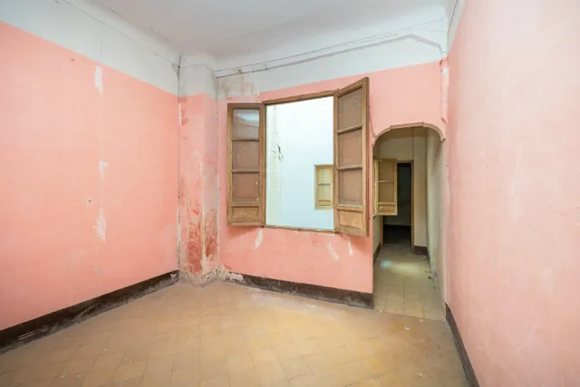 A LA VENTA EDIFICIO EN PLAZA BIB-RAMBLA — 27