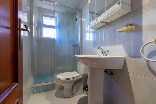 Ático con 100 m2 de espacio exterior, vistas panorámicas y garaje en el centro de Fuengirola – 375.000 € — 32