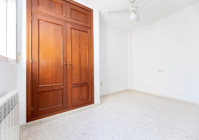 Vive en el corazón de Armilla: 4 dormitorios, patio, terraza y garaje — 16