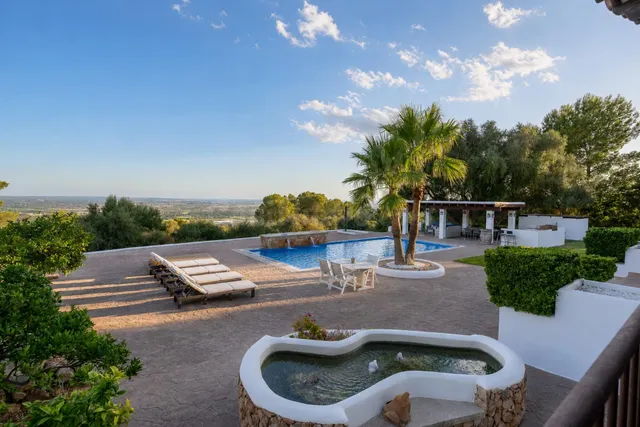 Exclusiva villa de lujo con torreón de inspiración ibicenca  - foto 4