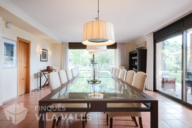 Villa de lujo con piscinas y finca de 6 ha en Sant Feliu de Codines — 25