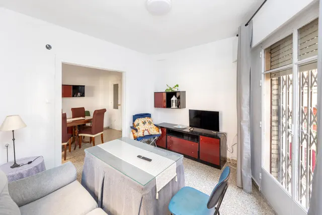 Venta de piso de 4 dormitorios y 2 baños en Granada (Zona Centro) — 4