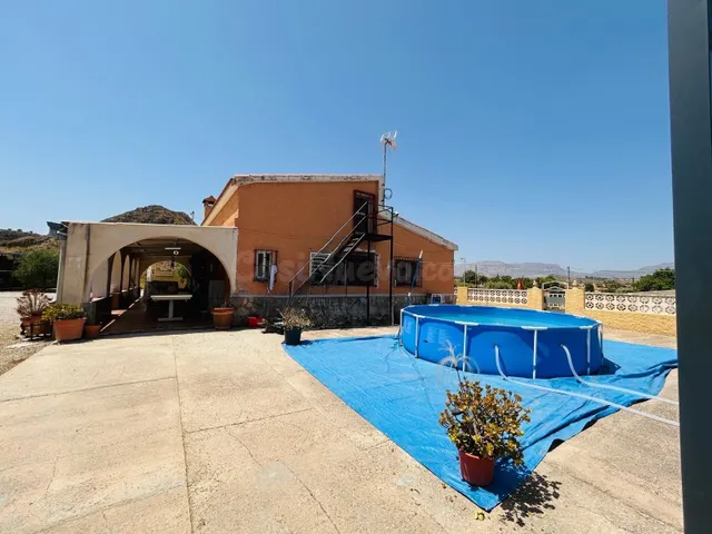 Chalet independiente con casa de invitados, piscina privada 