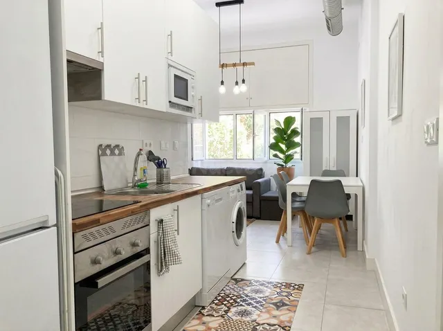 PISO BAJO DE 3 DORMITORIOS Y 2 BAÑOS REFORMADO