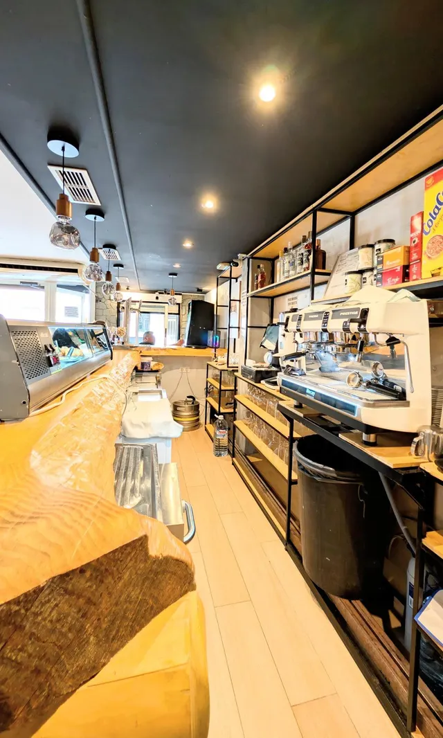 ¡LOCAL COMERCIAL ACONDICIONADO COMO BAR EN CARRÚS TOTALMENTE - foto 4