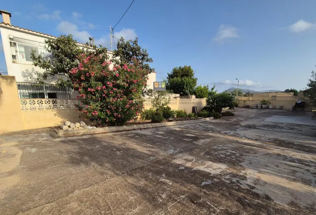CASA EN EL CAMPO CERCA DEL PUEBLO — 4