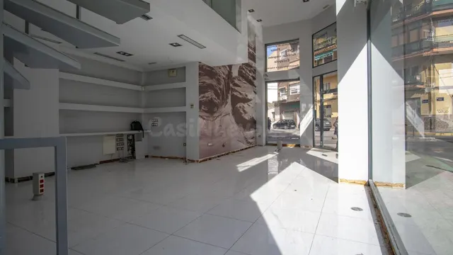 Se alquila local comercial en excelente ubicación - foto 4