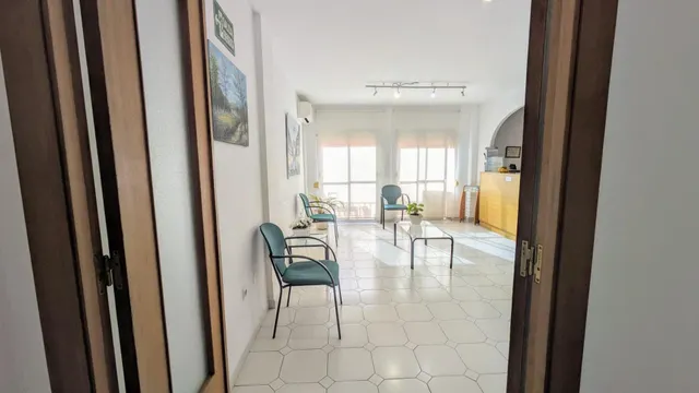 PISO EN EL CENTRO DE FUENGIROLA CON 4 DORMITORIOS APTO PARA CLÍNICA DENTAL — 5